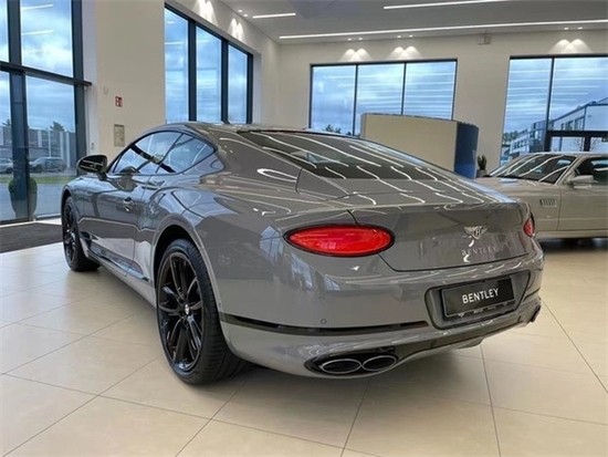 {21點}(2020新款宾利欧陆gt外观颜色)